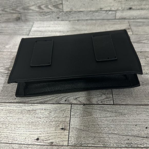 Black vegan gold snake hardware belt bag - Picture 3 of 6